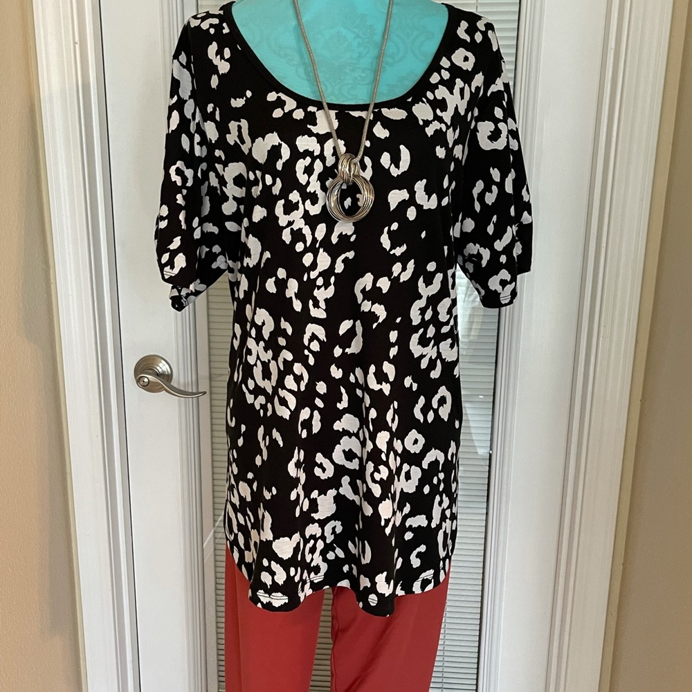 Lularoe Morgan top Bin: A8